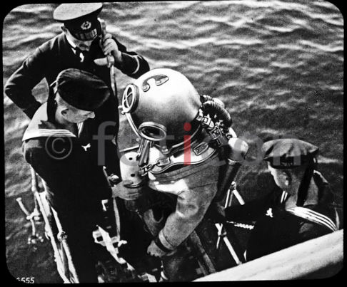Marinetaucher | Navy Divers - Foto foticon-600-simon-meer-363-022-sw.jpg | foticon.de - Bilddatenbank für Motive aus Geschichte und Kultur